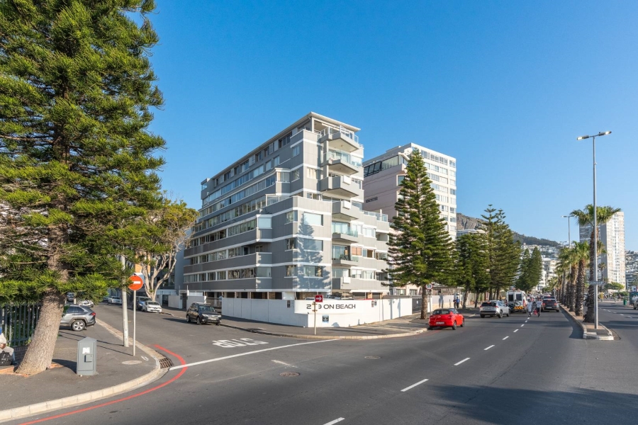 2 Bedroom Property for Sale in Sea Point Western Cape